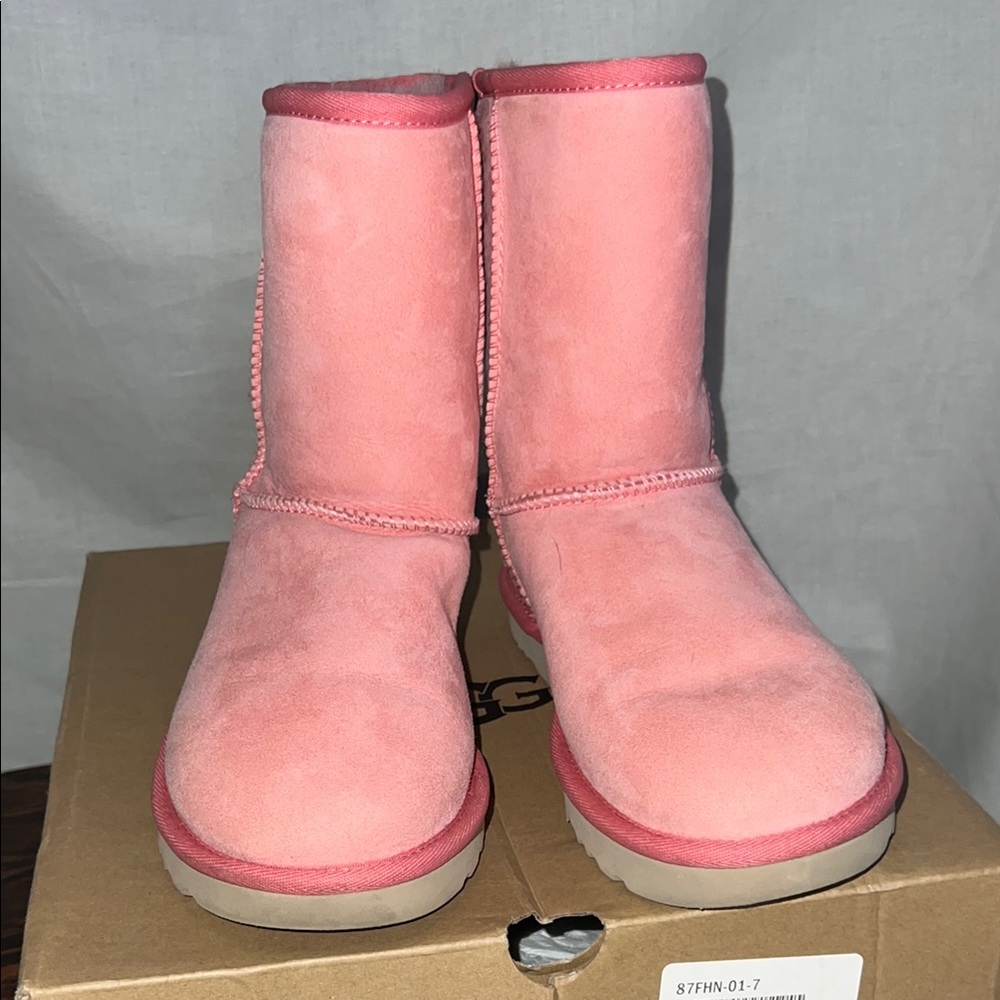 Women's Peach colored Ugg boots ii